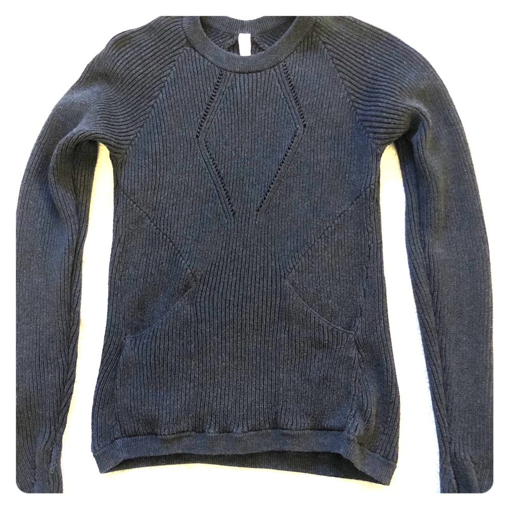 Lululemon sweater with pockets, size 6